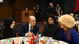 Samsun valisi iftar davetine Tulyp öğrencileri katıldı